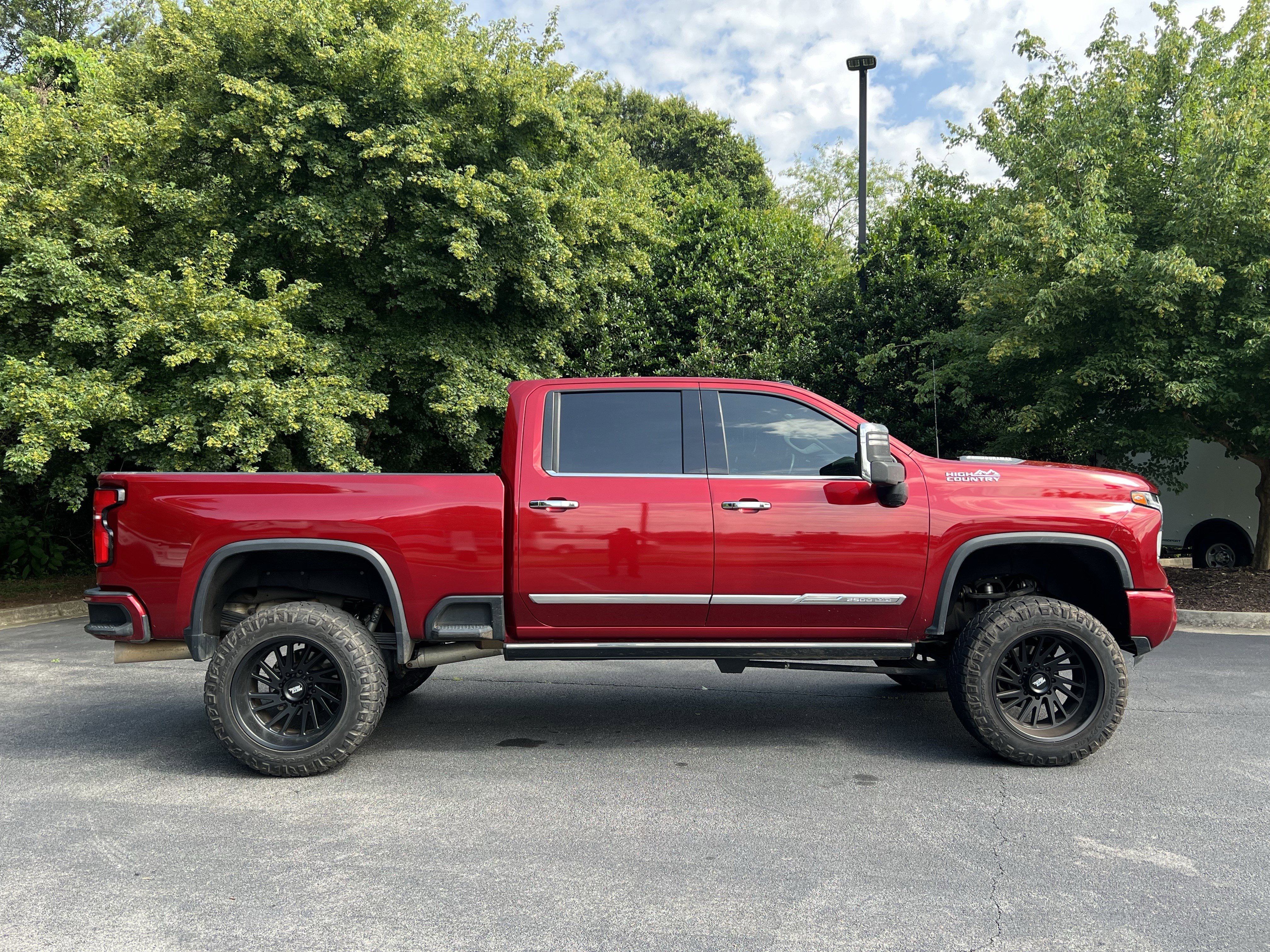 Used 2024 Chevrolet Silverado 2500 High Country w/ High Country Premium Package AWD/4WD image 10