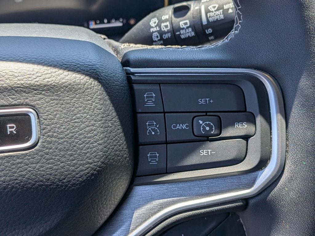 Used 2025 Jeep Wagoneer Series III w/ Premium Group I AWD/4WD image 16