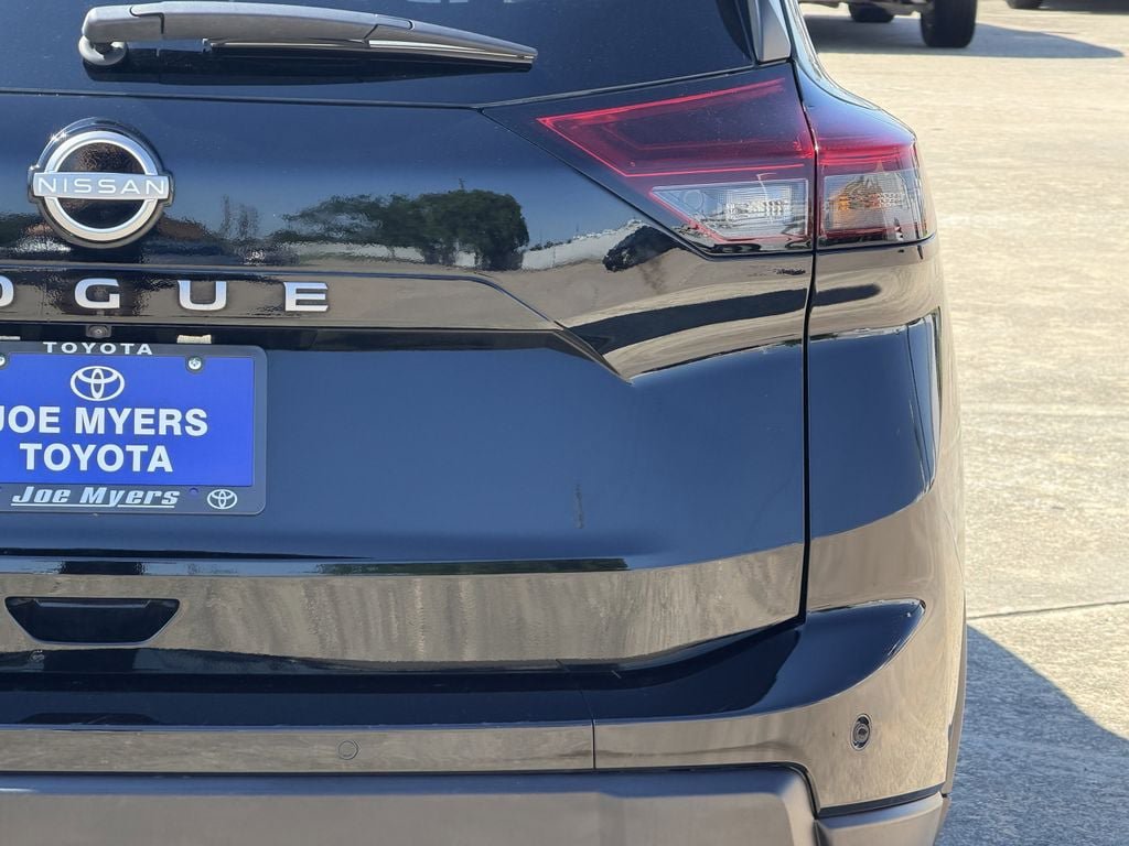 Used 2025 Nissan Rogue SV FWD image 9