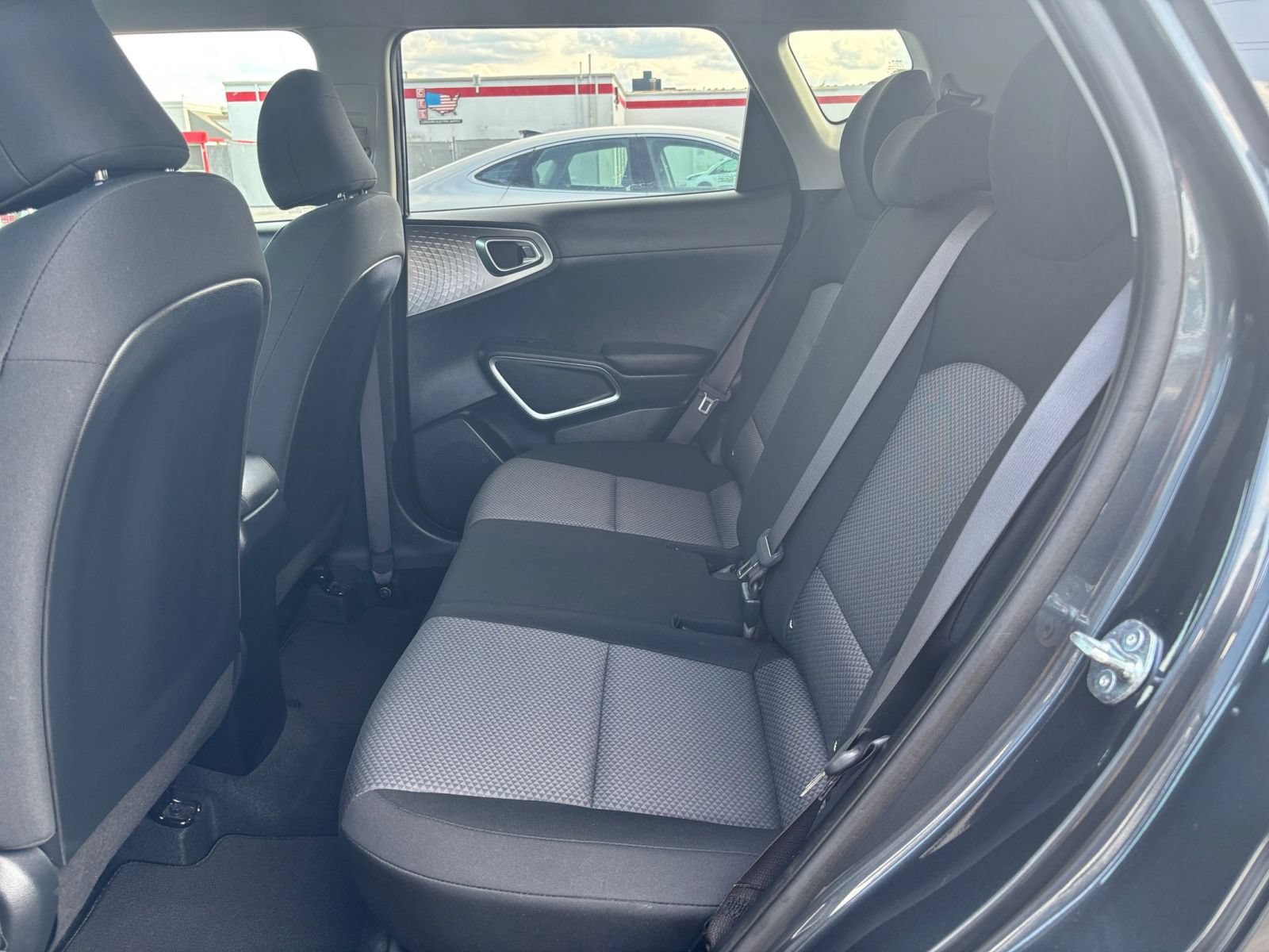 Used 2025 Kia Soul LX w/ LX Technology Package FWD image 17