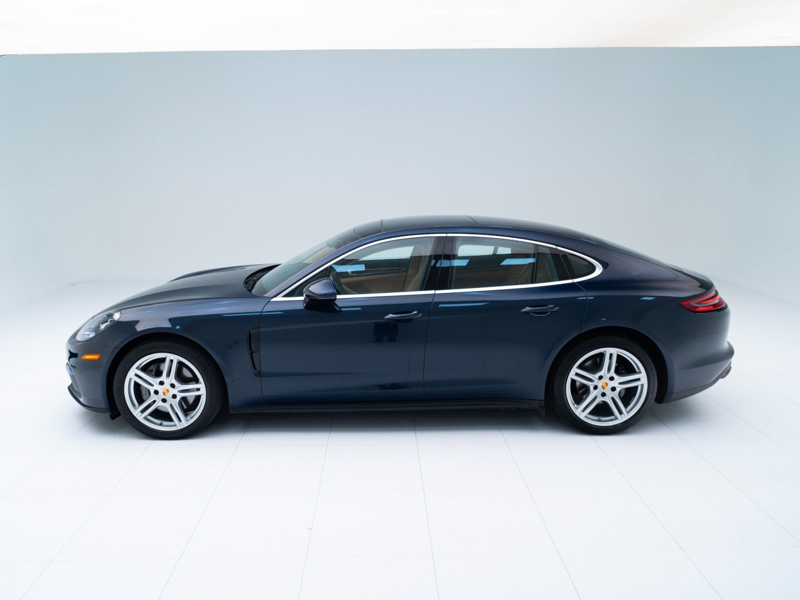 Certified 2018 Porsche Panamera 4S AWD/4WD image 2