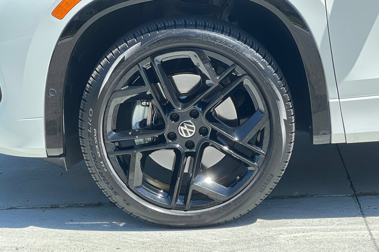 Certified 2026 Volkswagen Tiguan SE R-Line AWD/4WD image 25