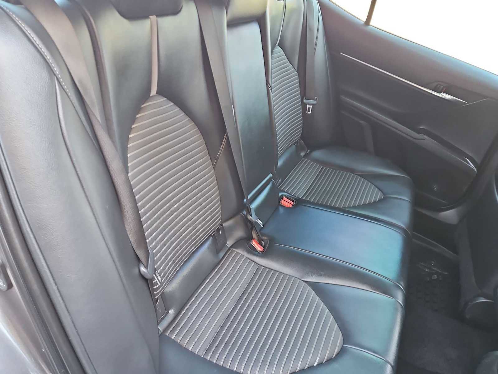 Used 2022 Toyota Camry SE w/ Cold Weather Package image 21