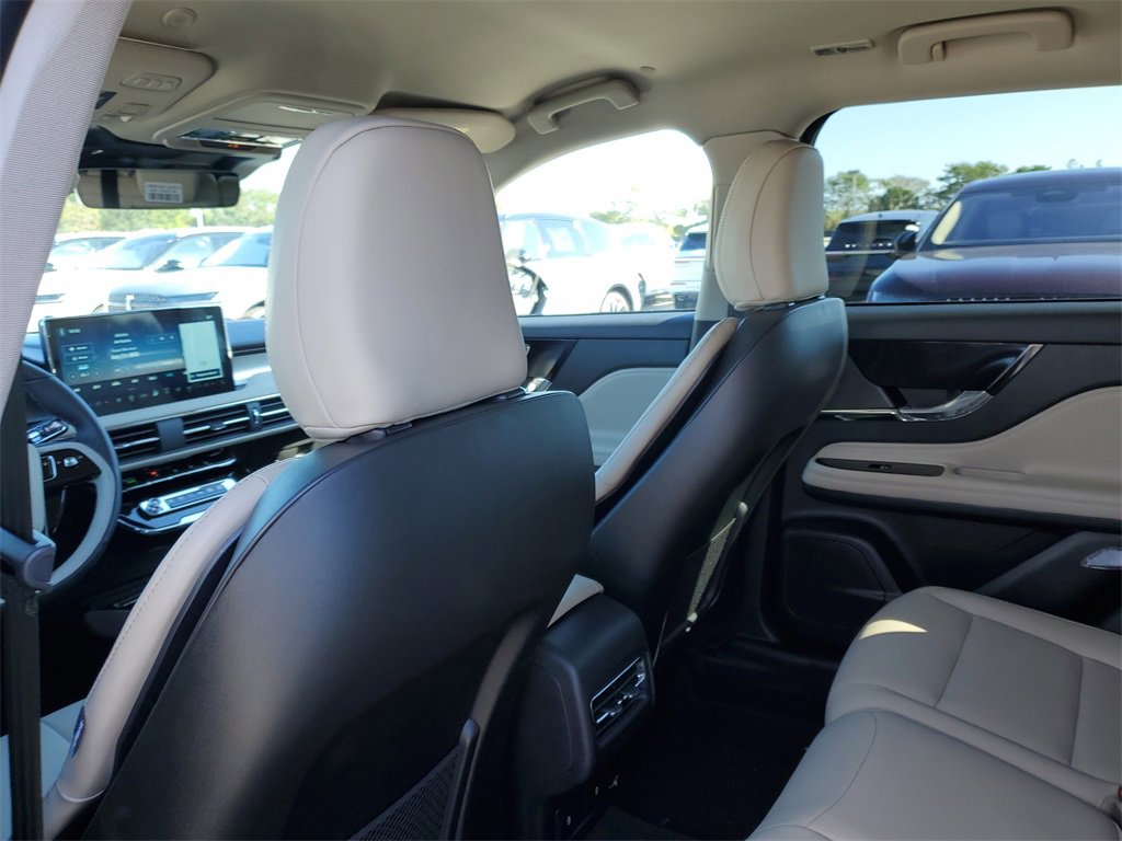 New 2026 Lincoln Corsair Premiere image 9