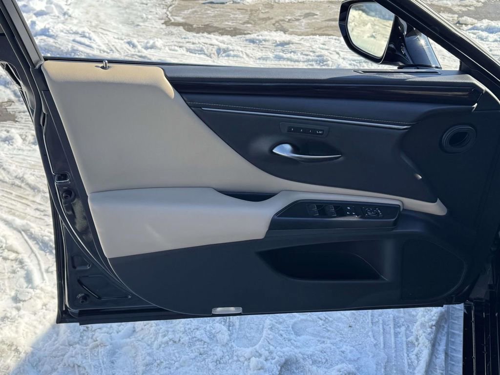 Used 2021 Lexus ES 300h w/ Premium Package image 14