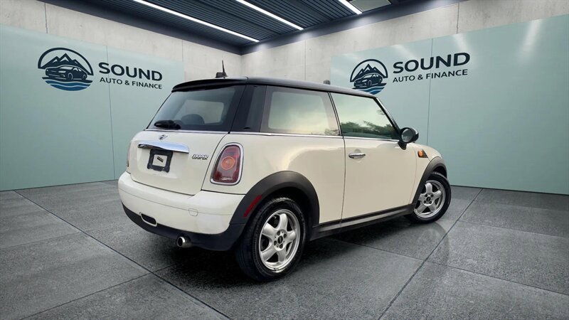 Used 2010 MINI Cooper Hardtop FWD image 5