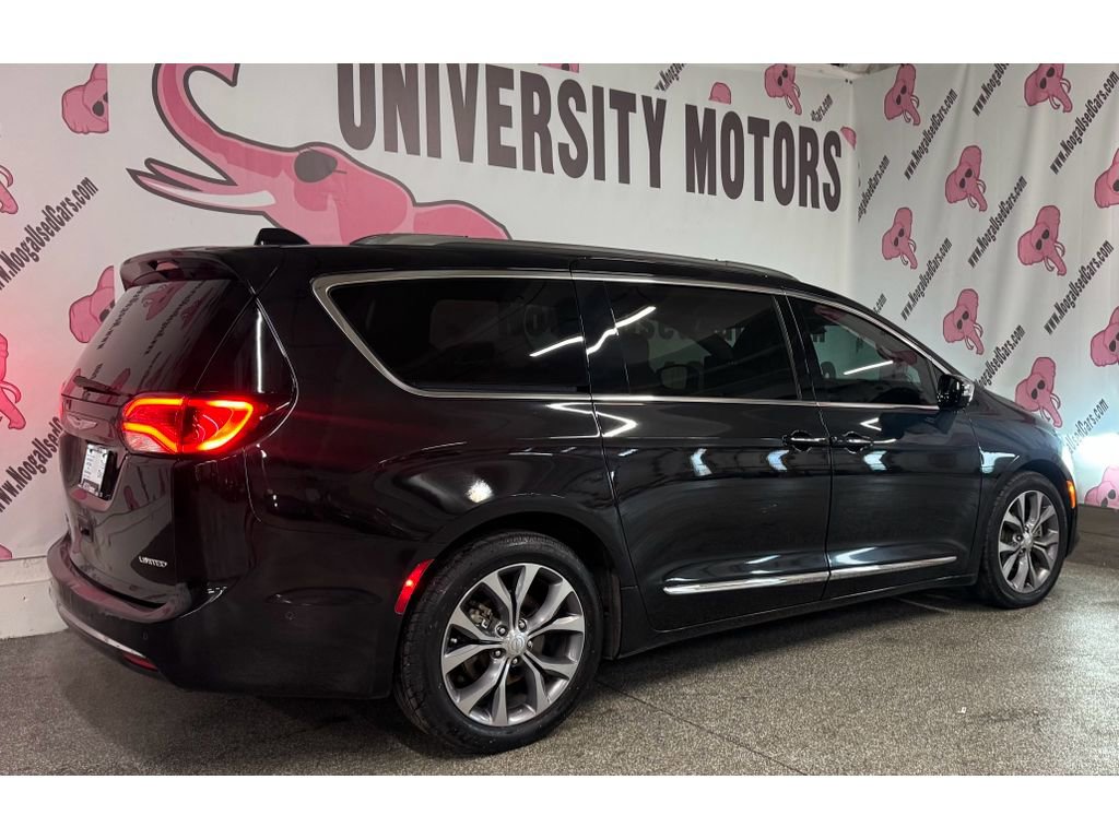 Used 2020 Chrysler Pacifica Limited image 10