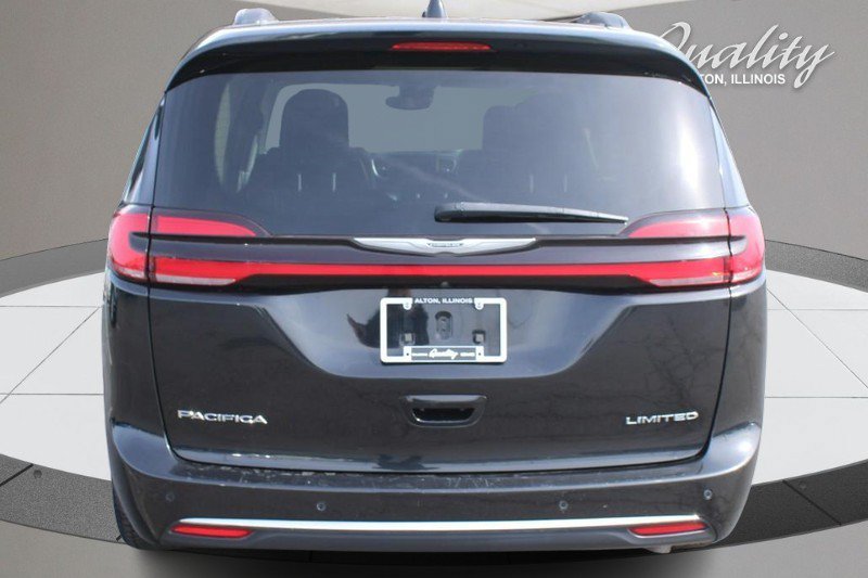 Used 2023 Chrysler Pacifica Limited FWD image 5