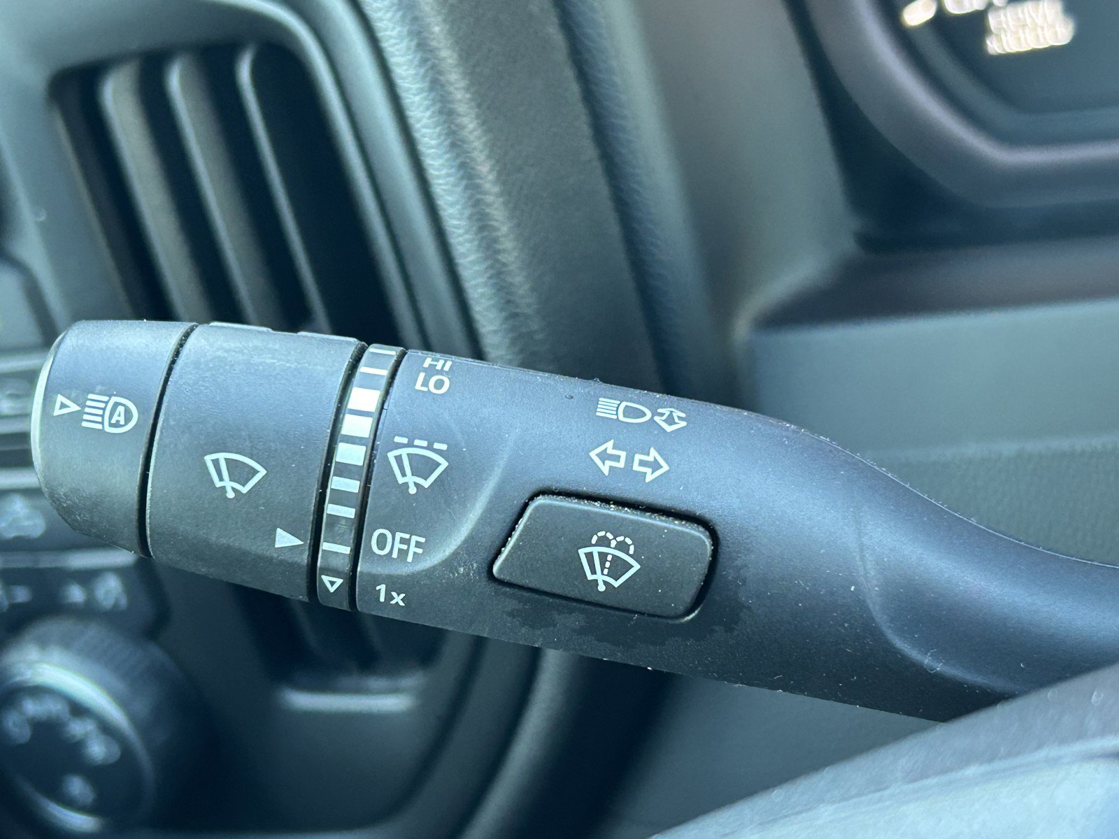 Used 2023 Chevrolet Silverado 1500 Custom image 24