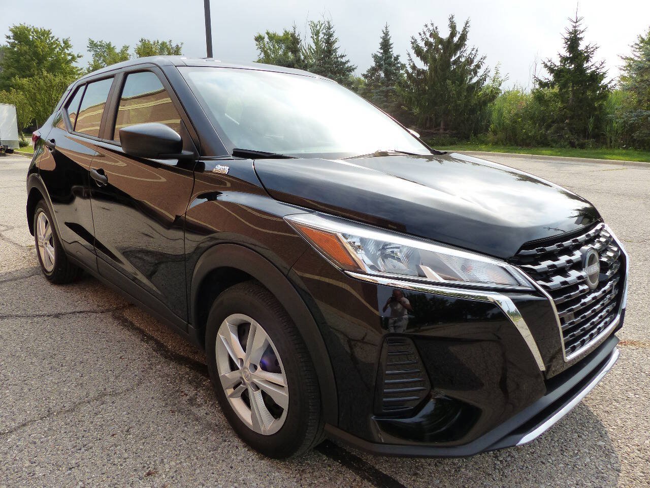 Used 2024 Nissan Kicks S FWD image 11