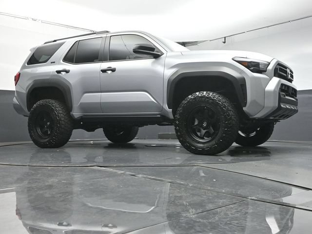 Used 2025 Toyota 4Runner SR5 AWD/4WD image 29
