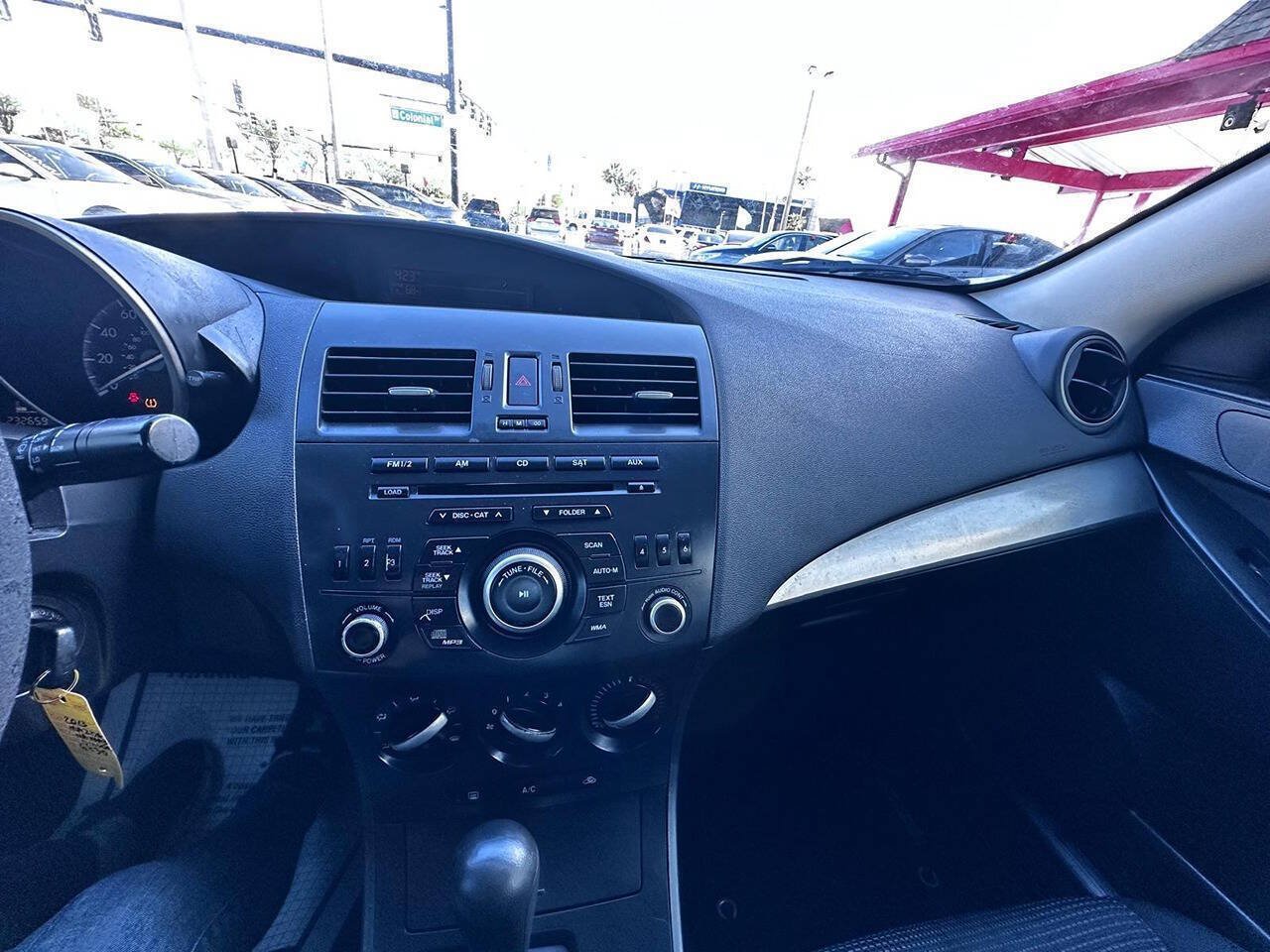 Used 2013 MAZDA MAZDA3 i SV FWD image 2