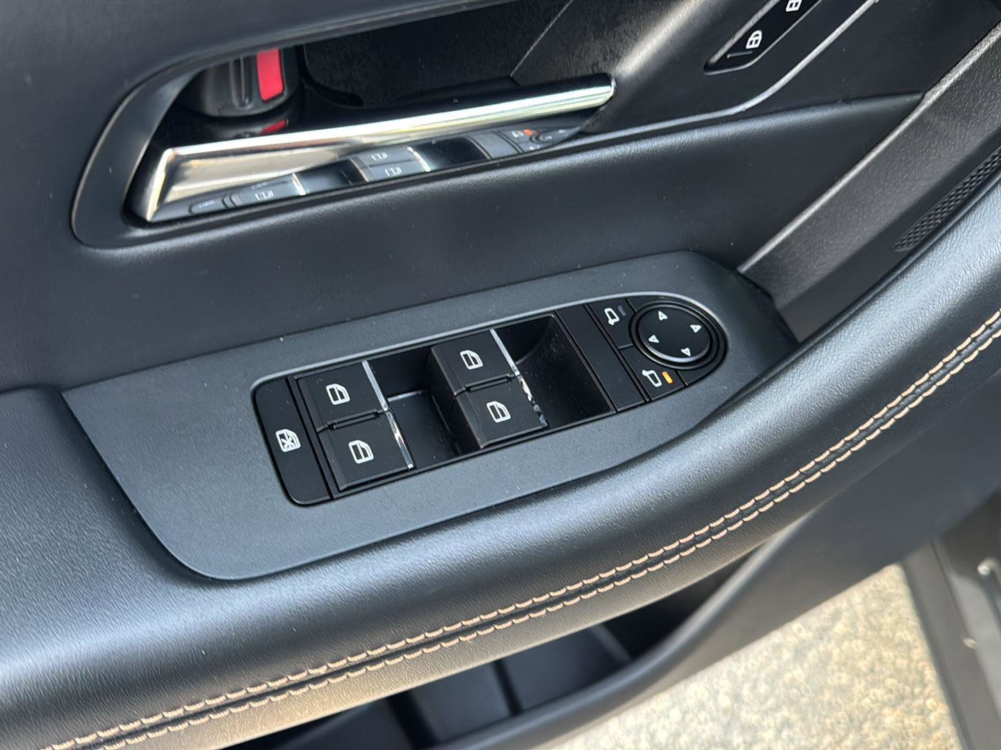 Used 2024 MAZDA CX-90 Plug-In Hybrid w/ Premium Pkg image 29