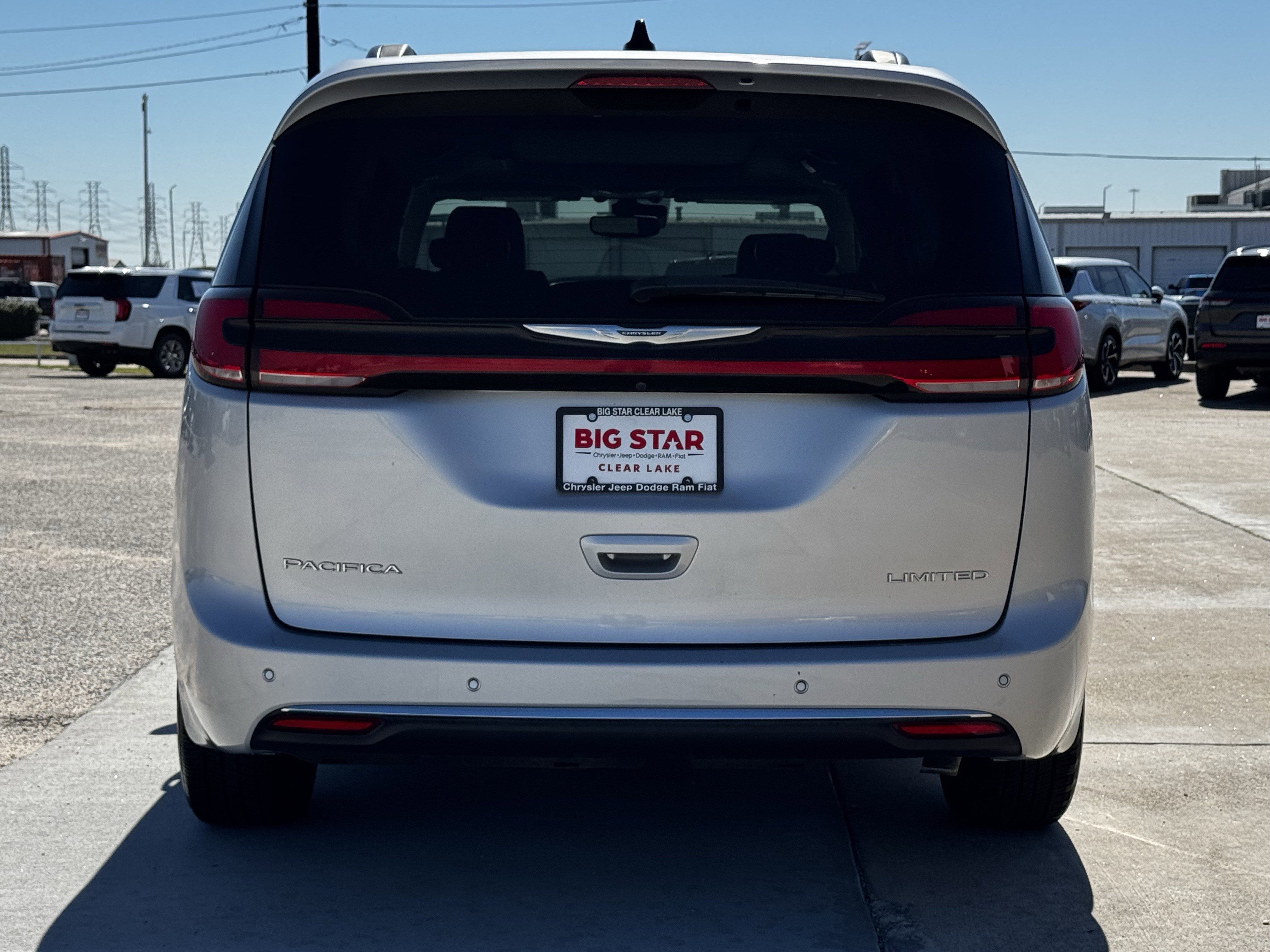 Used 2023 Chrysler Pacifica Limited image 9