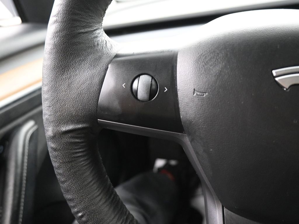 Used 2021 Tesla Model 3 Standard Range Plus image 23