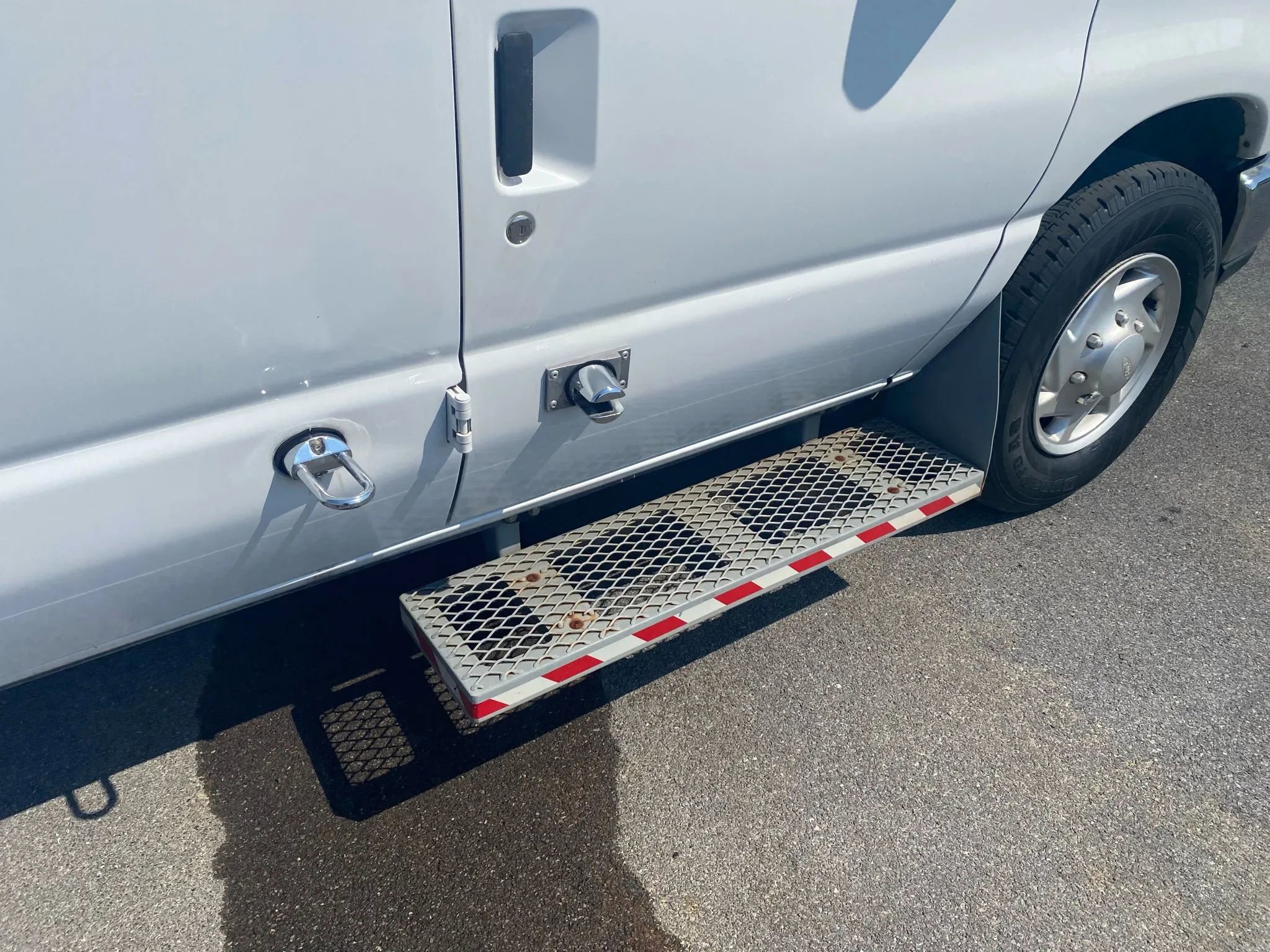 Used 2013 Ford E-350 and Econoline 350 Extended Super Duty w/ PWR Group RWD image 18