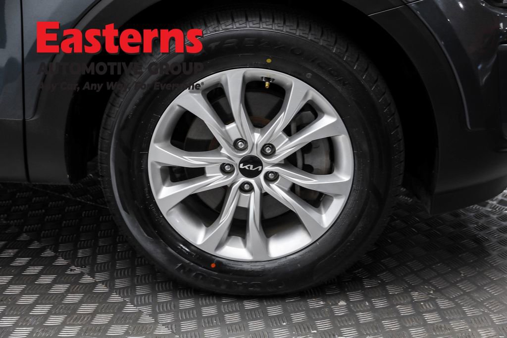 Used 2022 Kia Telluride LX image 32