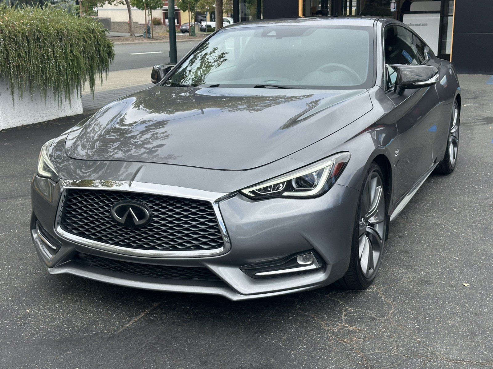 Used 2019 INFINITI Q60 Red Sport 400 w/ Cargo Package RWD image 4
