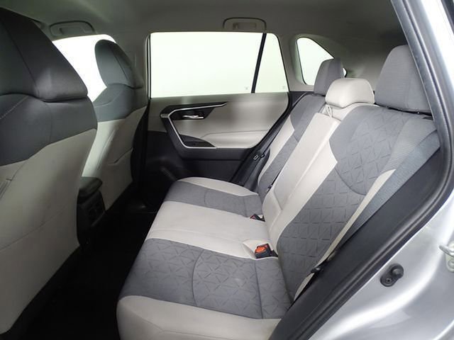 Used 2021 Toyota RAV4 XLE image 12