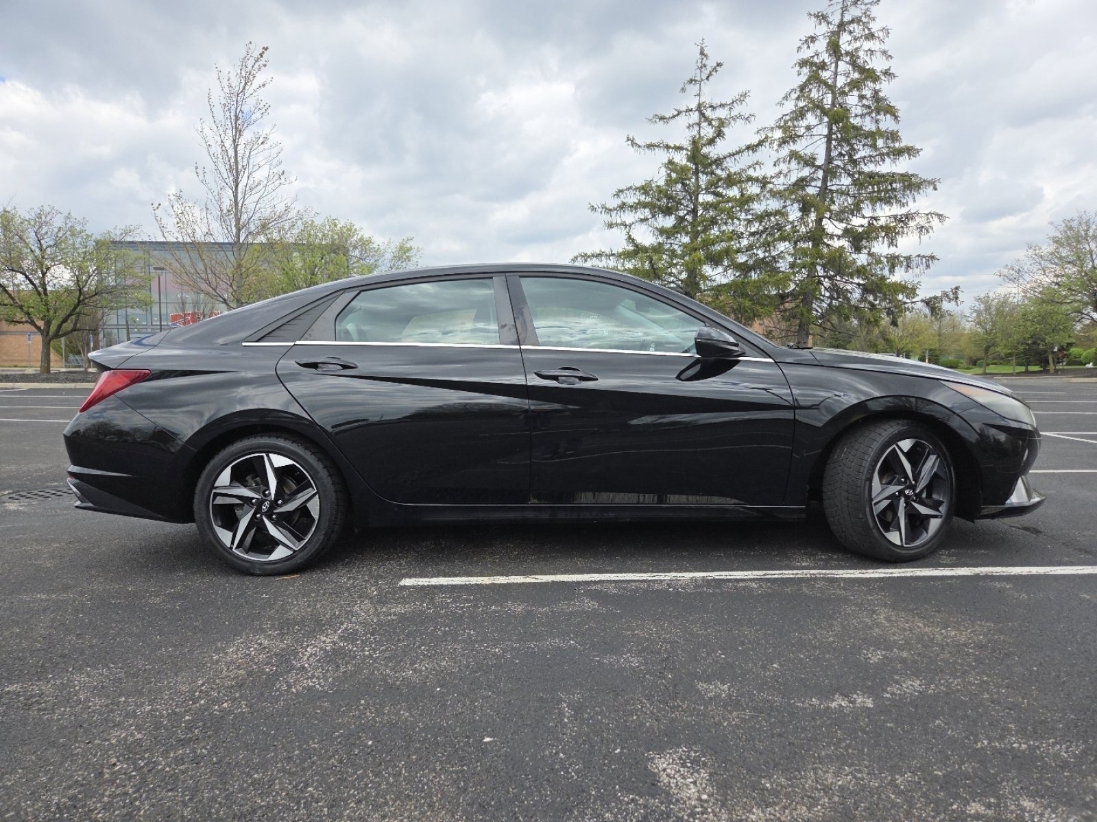 Used 2021 Hyundai Elantra Limited image 22
