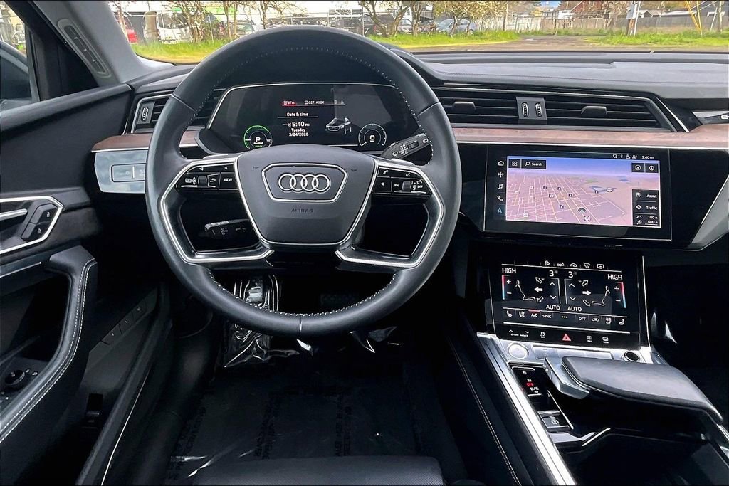 Used 2019 Audi e-tron Prestige w/ Prestige Package AWD/4WD image 7