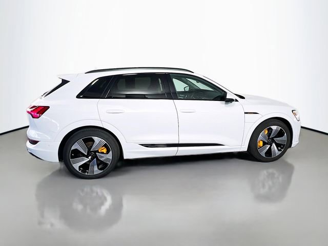 Used 2023 Audi e-tron Premium Plus w/ Premium Plus Package image 8