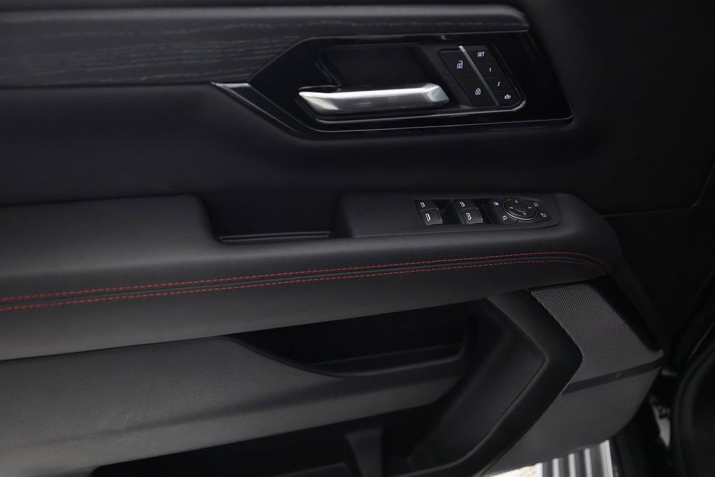 Used 2025 GMC Yukon AT4 Ultimate w/ LPO, Illumination Package image 21