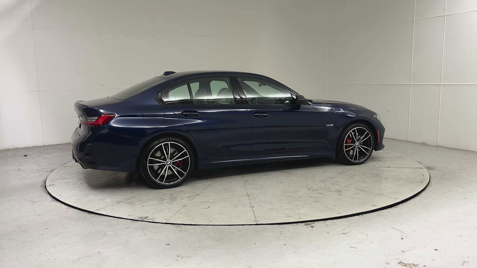 Used 2023 BMW 330e xDrive w/ M Sport Package AWD/4WD image 9