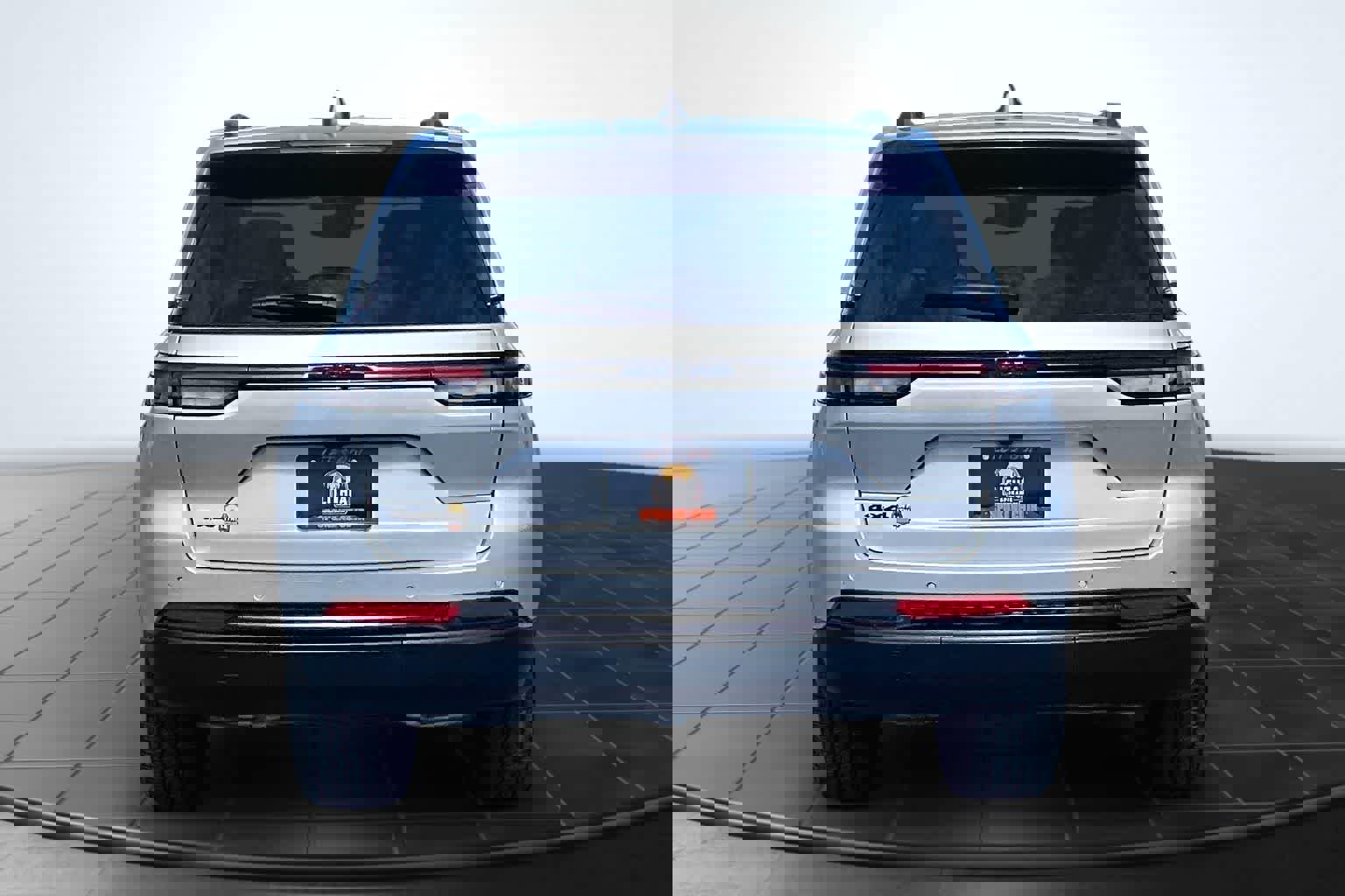 Used 2024 Jeep Grand Cherokee Altitude image 5