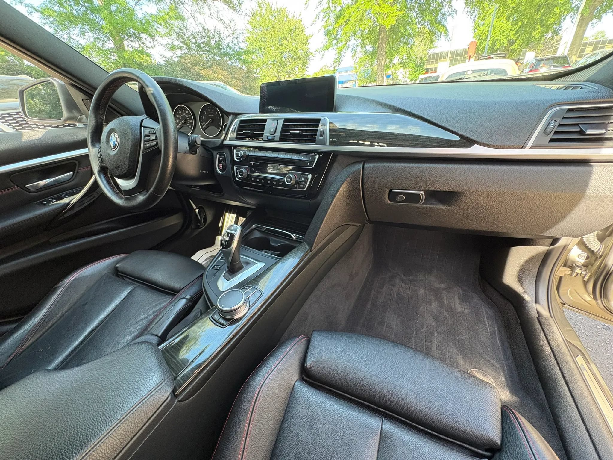 Used 2017 BMW 330i xDrive Sedan AWD/4WD image 10