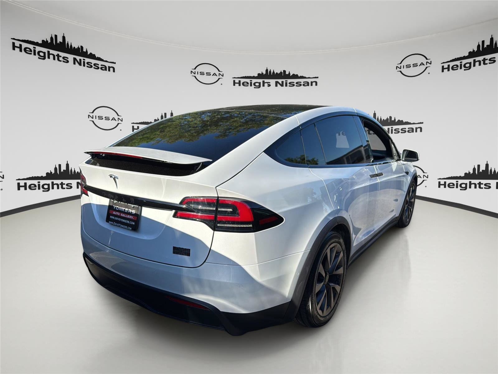 Used 2023 Tesla Model X Plaid AWD/4WD image 3
