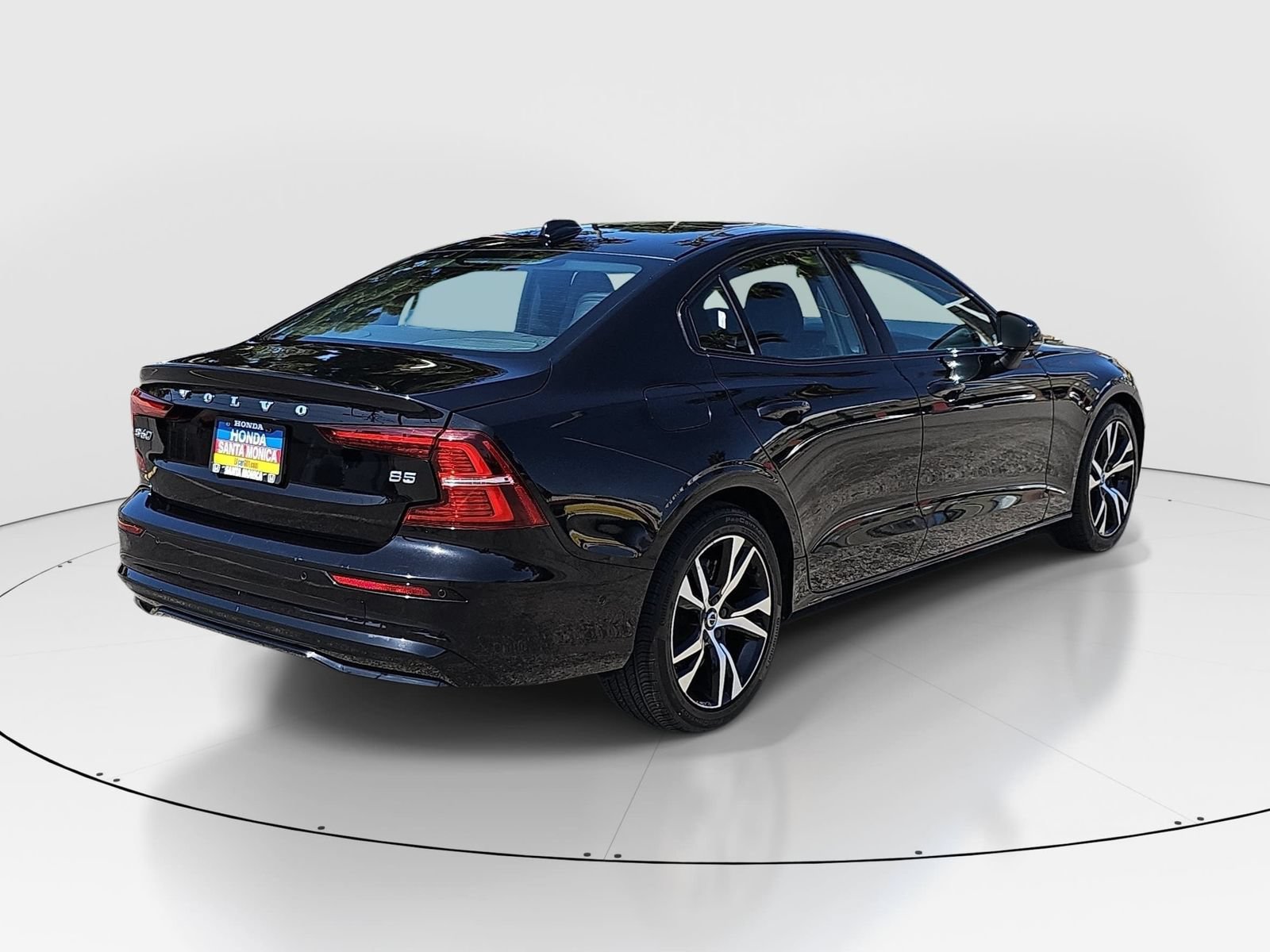 Used 2024 Volvo S60 B5 Plus FWD image 5