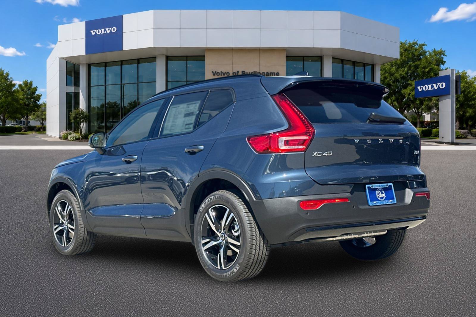 New 2026 Volvo XC40 B5 Core w/ Protection Package Premier AWD/4WD image 5