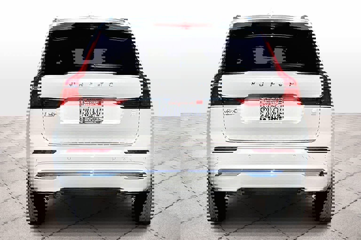 Used 2023 Volvo XC60 T8 Plus image 7