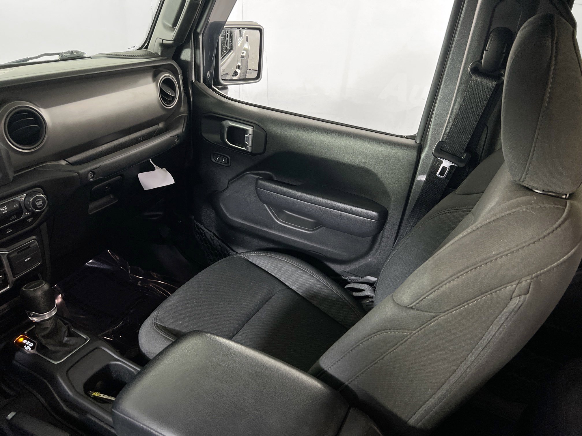 Used 2022 Jeep Gladiator Willys AWD/4WD image 21