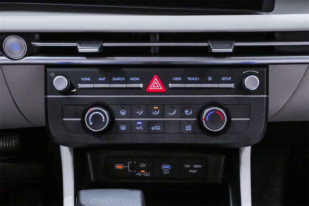 Certified 2025 Hyundai Tucson SE image 17