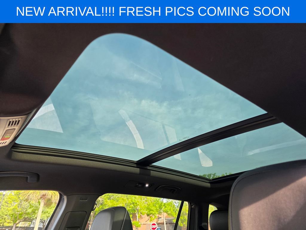 Used 2022 Volkswagen Tiguan SE R-Line image 10