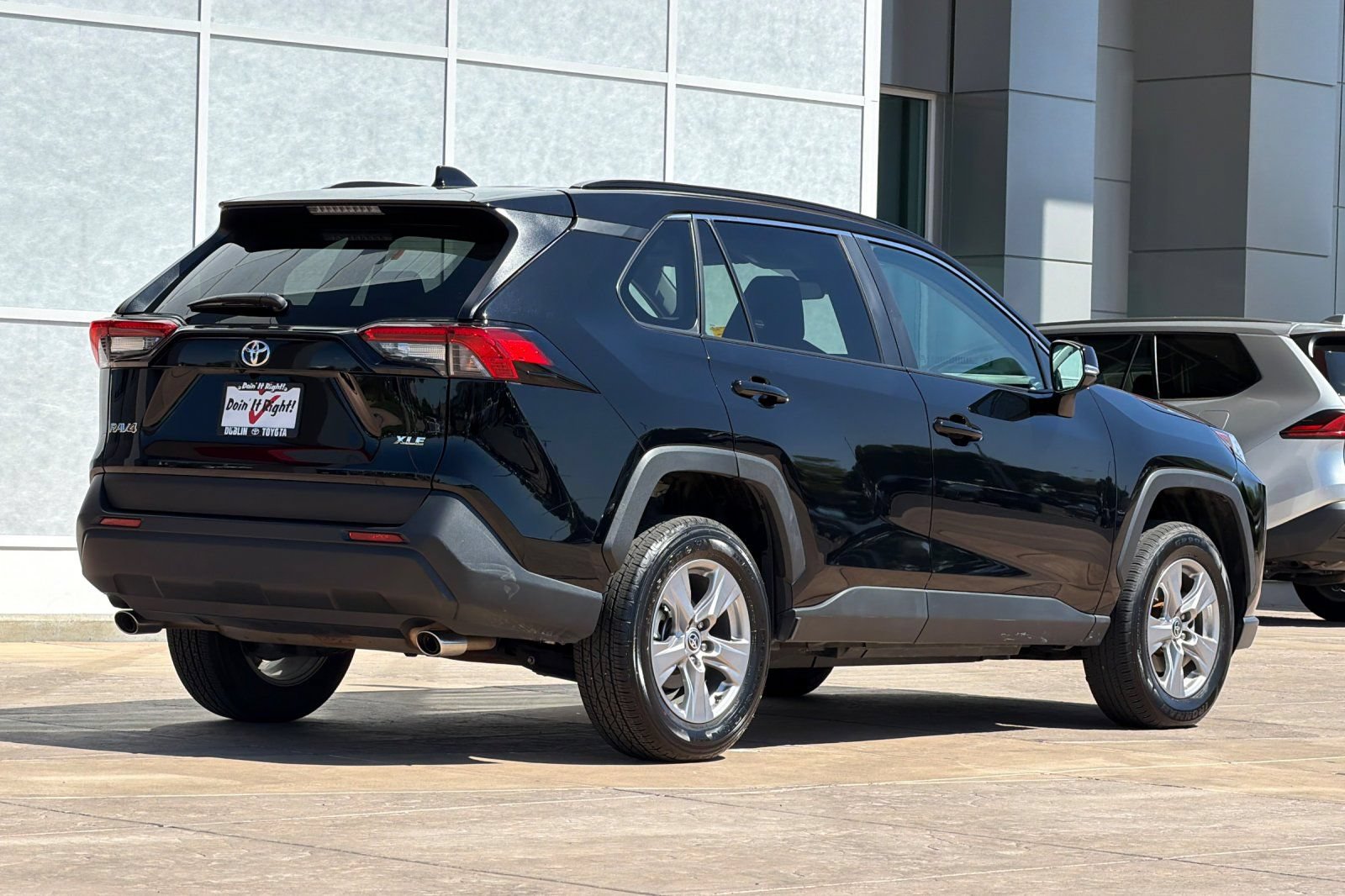Used 2025 Toyota RAV4 XLE FWD image 4