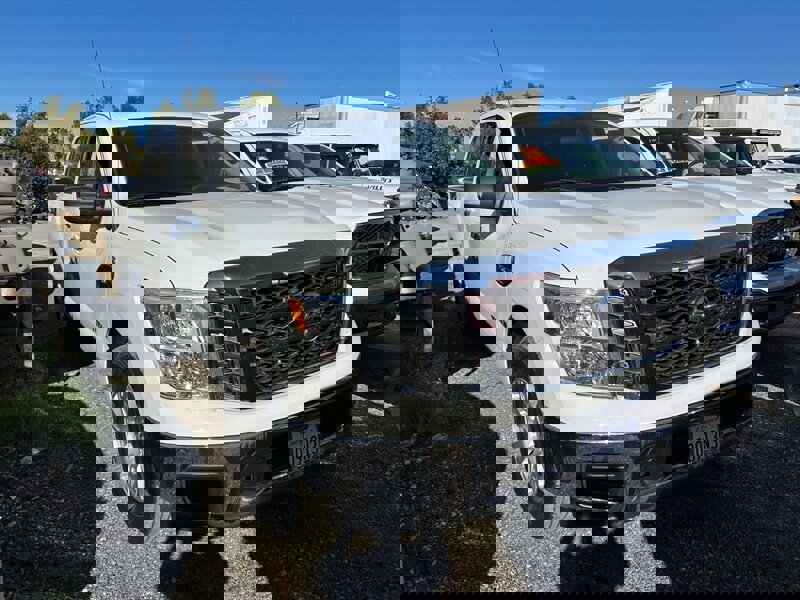 Used 2017 Nissan Titan SV RWD image 21