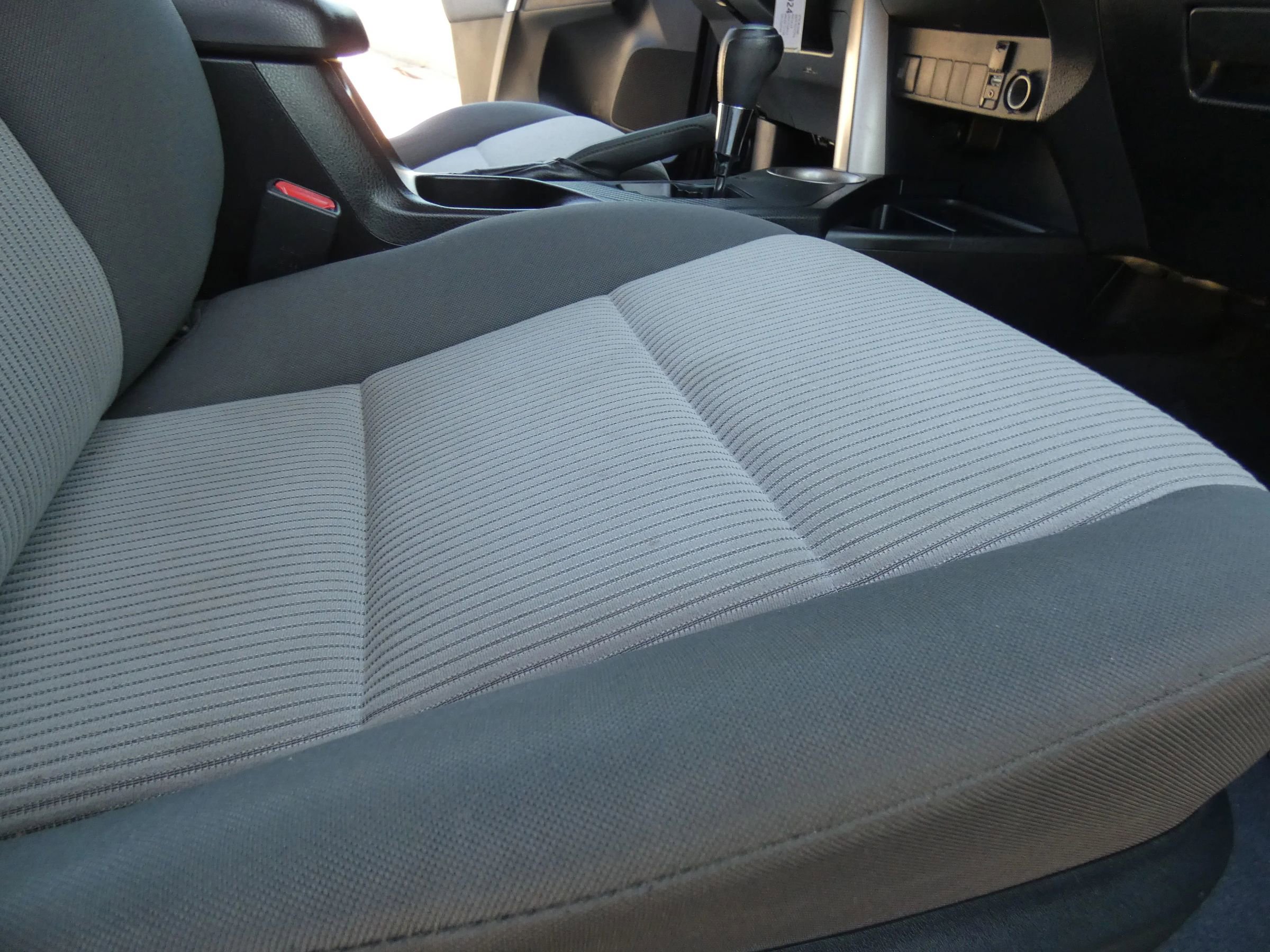 Used 2015 Toyota RAV4 LE image 28