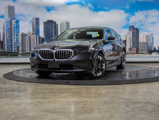 Used 2024 BMW i5 eDrive40i w/ Premium Package RWD image 2