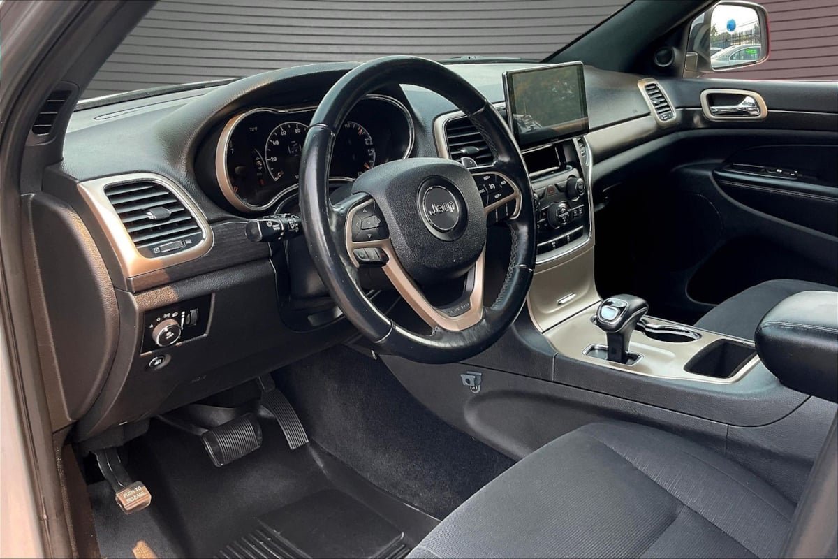 Used 2014 Jeep Grand Cherokee Laredo AWD/4WD image 16