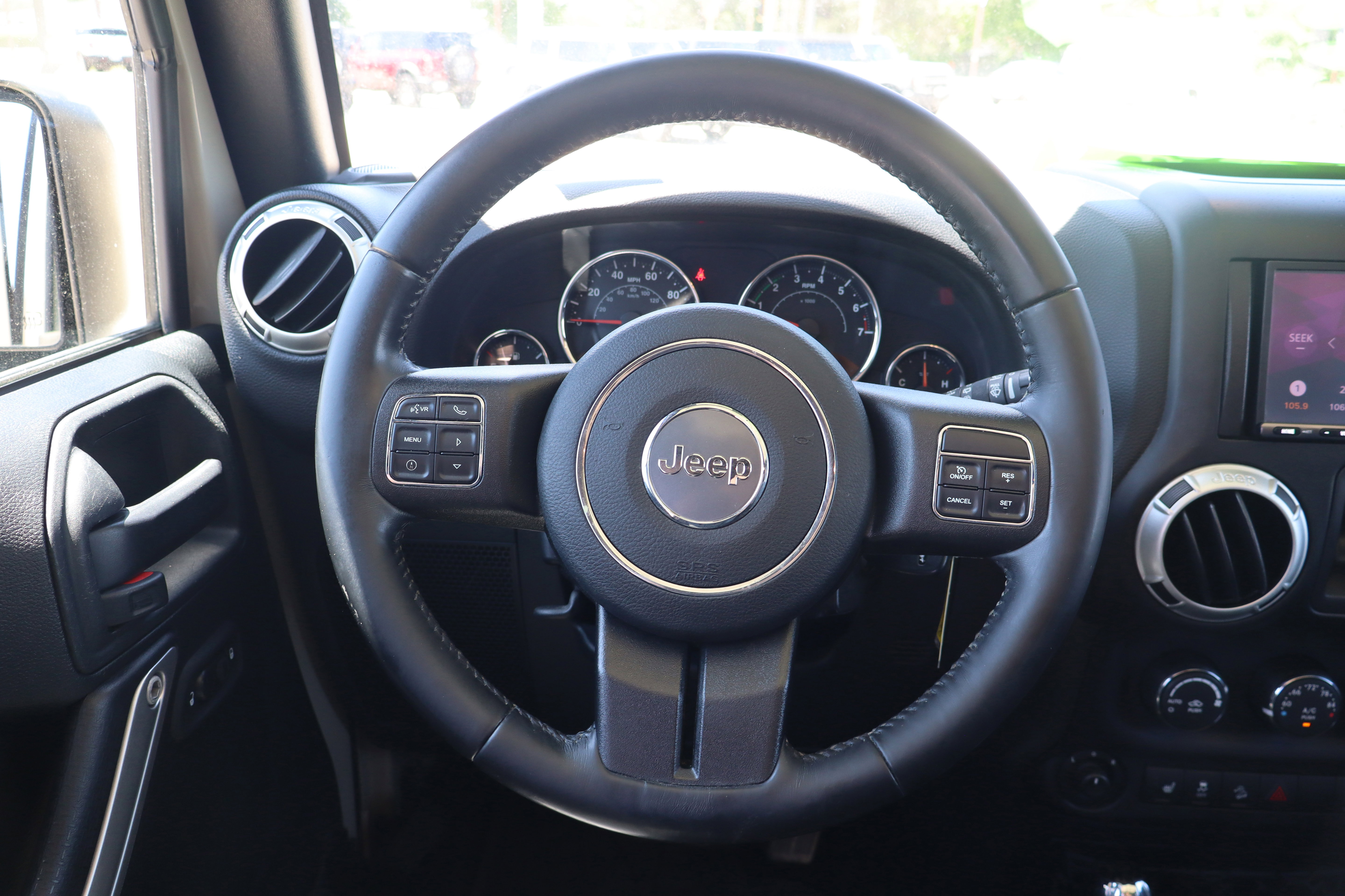 Used 2017 Jeep Wrangler Unlimited Sahara w/ Connectivity Group AWD/4WD image 14