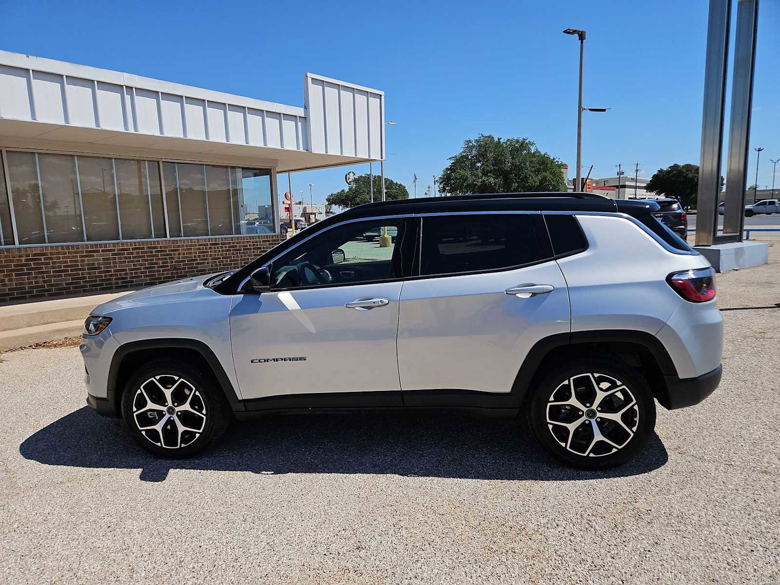 Used 2025 Jeep Compass Limited AWD/4WD image 5