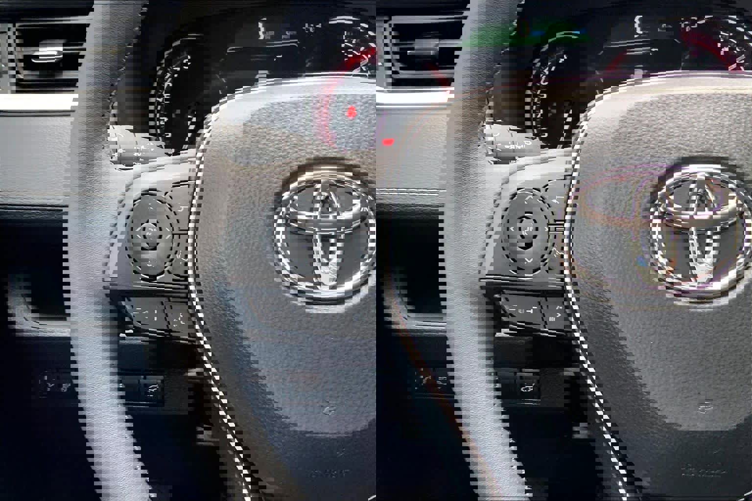 Used 2025 Toyota RAV4 XLE Premium image 24