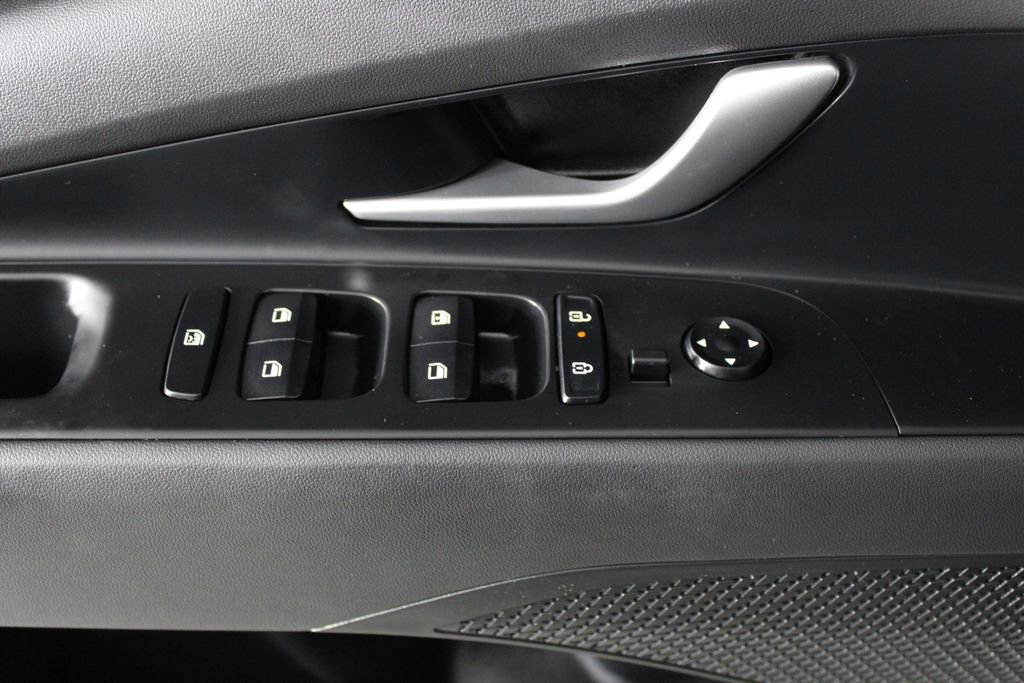 Certified 2026 Hyundai Elantra SE FWD image 23