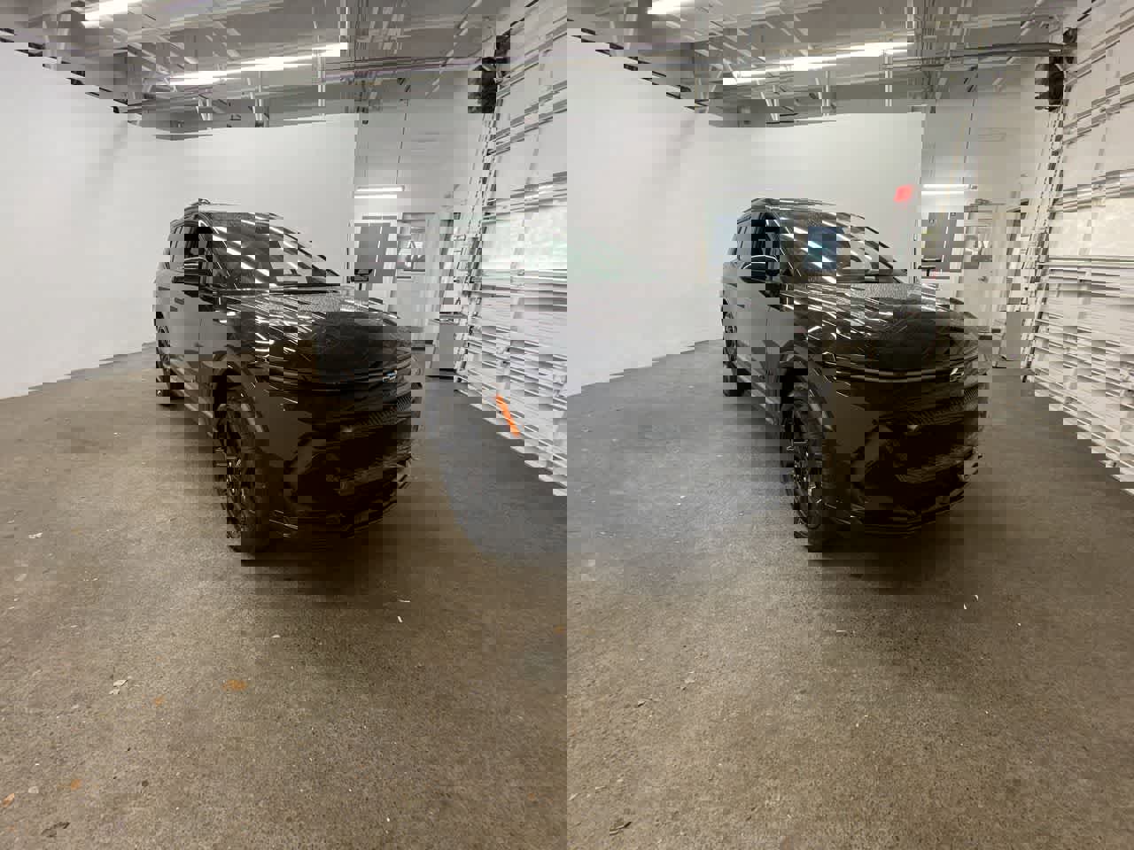 Used 2024 Chevrolet Equinox EV RS image 8