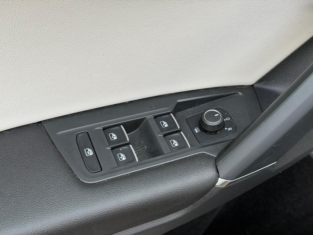 Used 2020 Volkswagen Tiguan SE R-Line FWD image 16