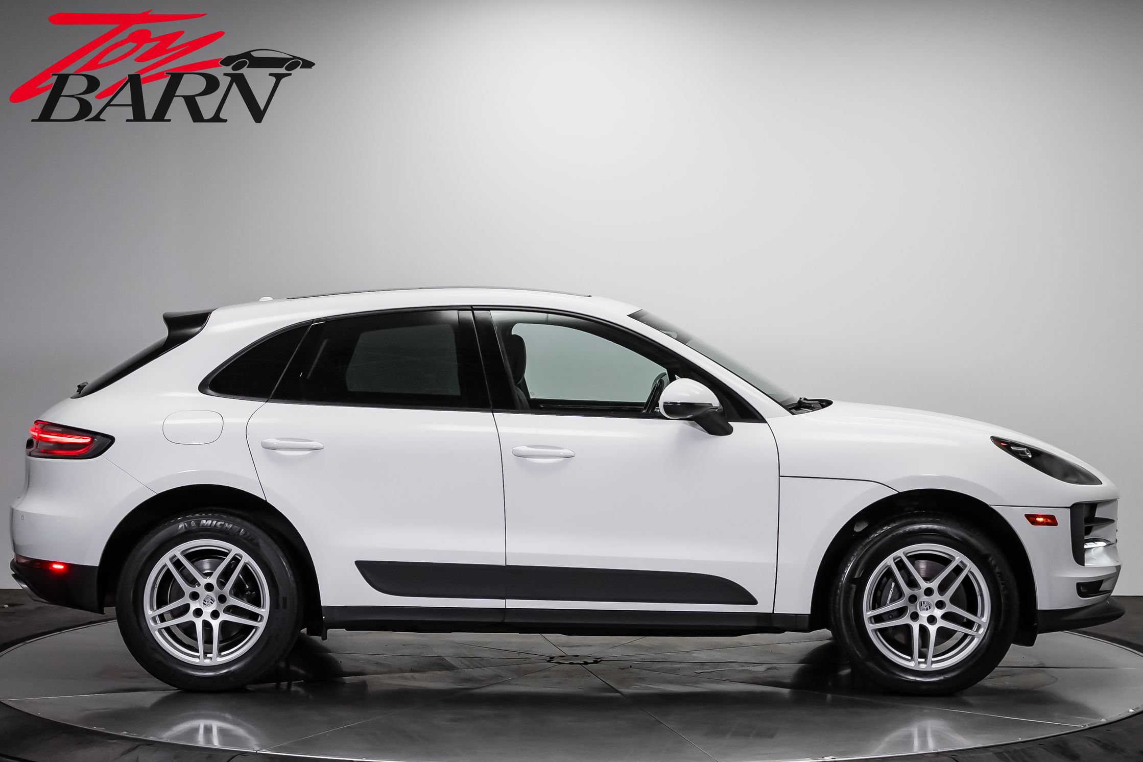 Used 2021 Porsche Macan AWD/4WD image 6