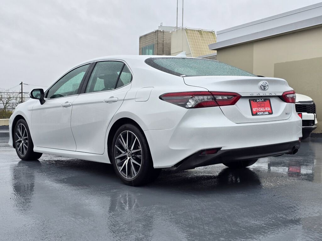 Used 2024 Toyota Camry XLE FWD image 5